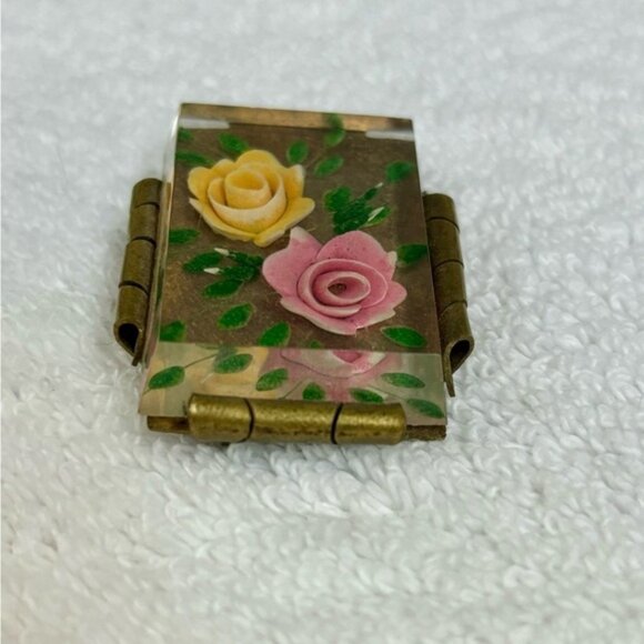 Vintage 1930s floral lucite brass brooch - Picture 3 of 9